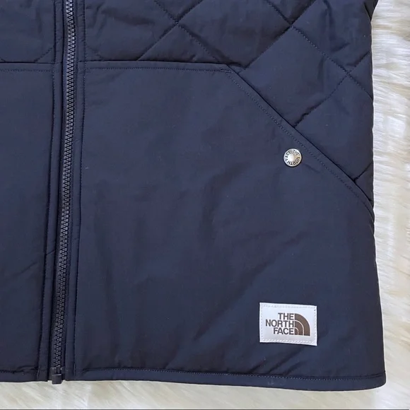 The North Face Women’s Cuchillo Reversible Navy Vest - Picture 3 of 9